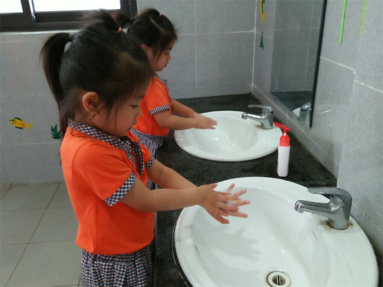 Quy trình 6 bước rửa tay cho trẻ mầm non đúng cách