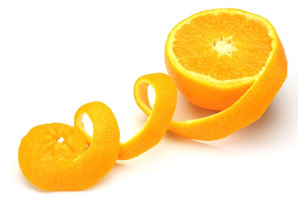 Mùi vỏ cam cũng có tác dụng giảm bớt mùi Ẩm mốc trong phòng bạn