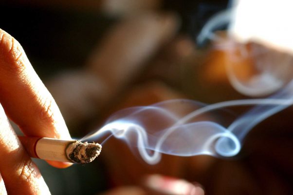 Mùi thuốc lá – Một trong những nguyên nhân gây mùi
