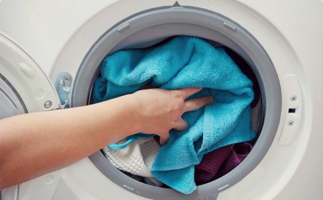 Giặt quần áo thường xuyên để khử trùng 